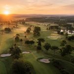 Rachats de golfs autour de Lyon : un paysage en pleine mutation Rachats de golfs autour de Lyon : parcours au lever du jour
